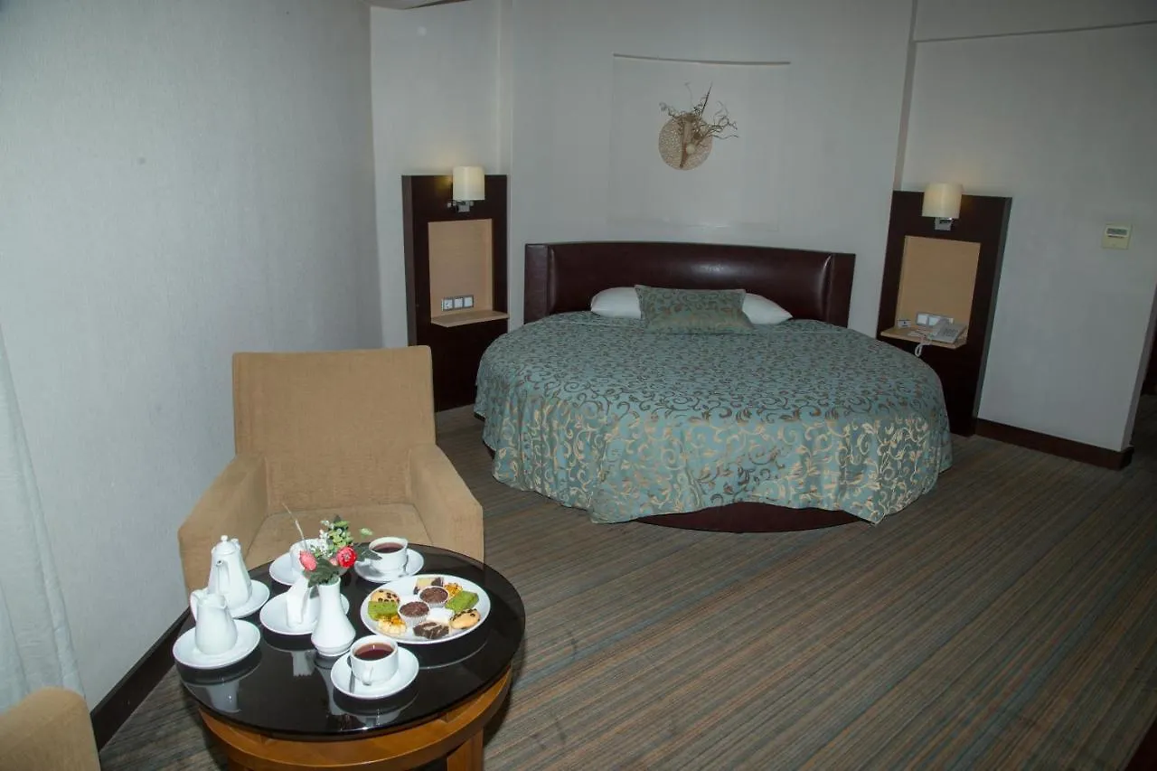 Mom Hotel Smirne Turchia
