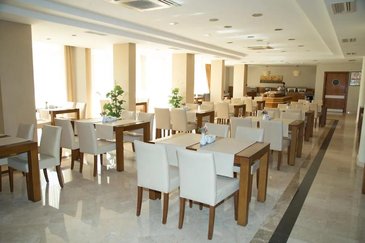 Mom Hotel Smirne