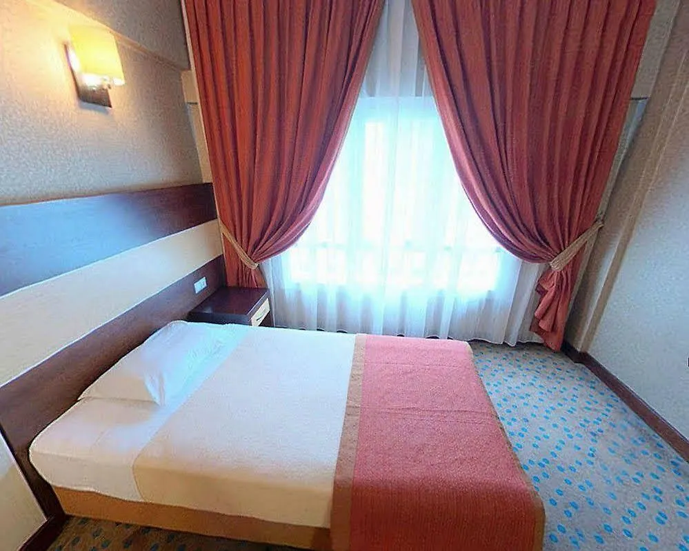 Mom Hotel Esmirna